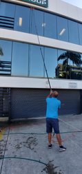 multi story window cleaning